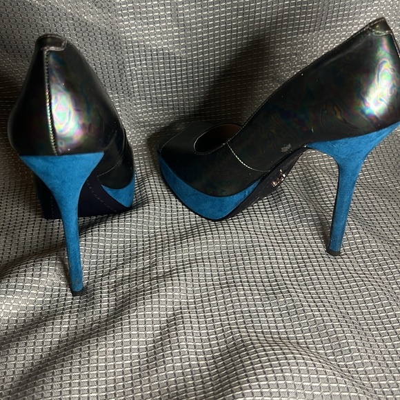 LOVIN RACHEL ROY METALLIC HEELS - Picture 4 of 6